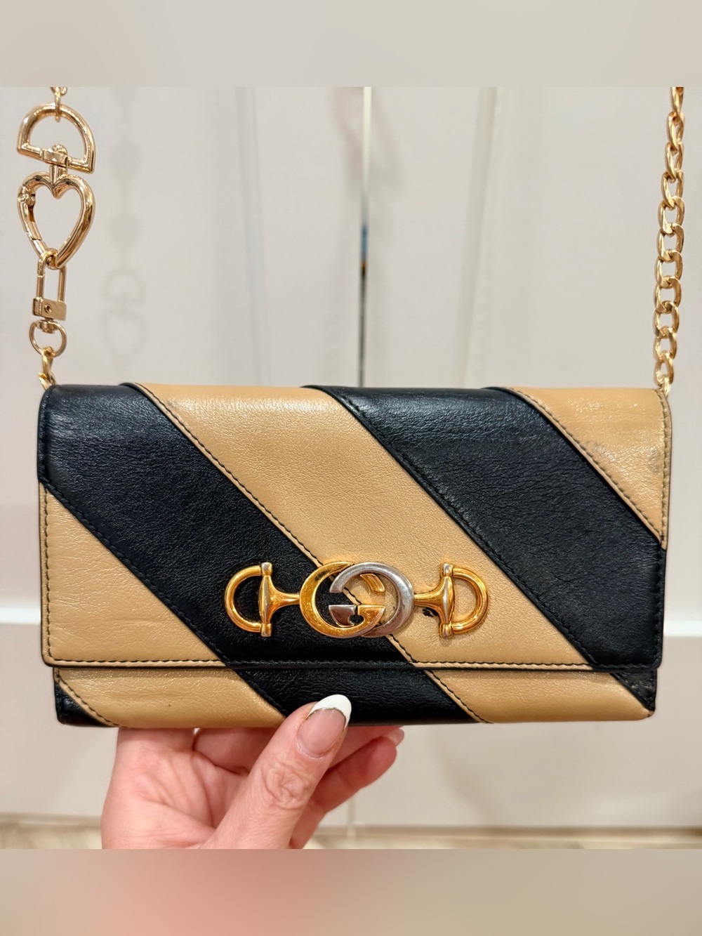 Gucci Zumi Black & Beige Diagonal Stripe Continental Wallet | Gucci Box